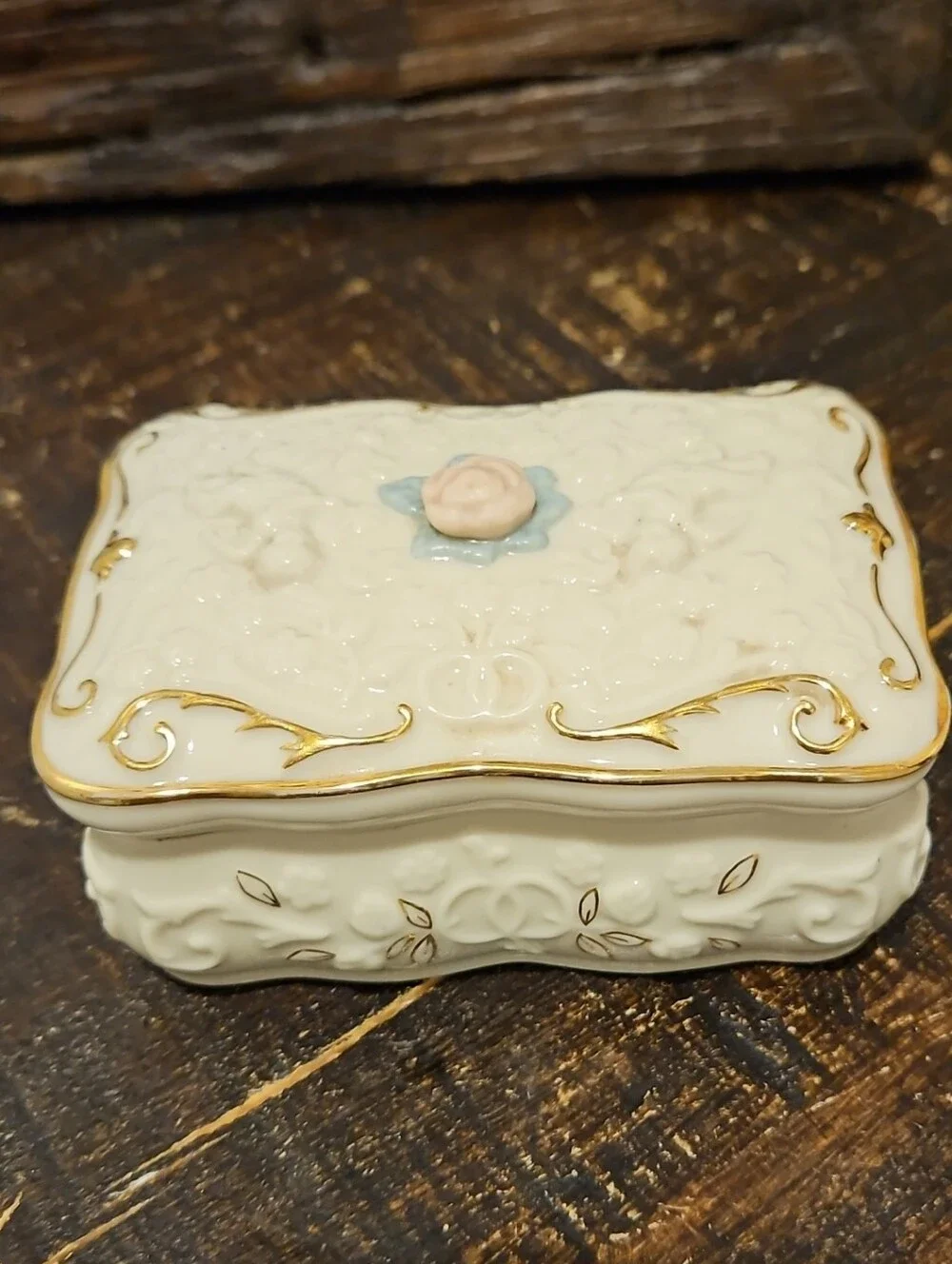 LENOX Rare Vintage 1996 "Promised Love" Gold Leaf Porcelain Musical Jewelry Box